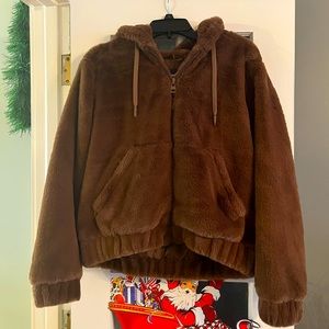 Pull&Bear faux fur cropped jacket with hood in brown size medium 🤎🧸